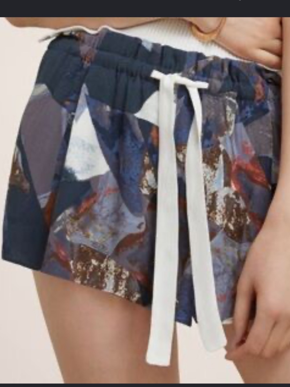 Aritzia - Wilfred Montrouge Crepe Shorts size small abstract print blue purple